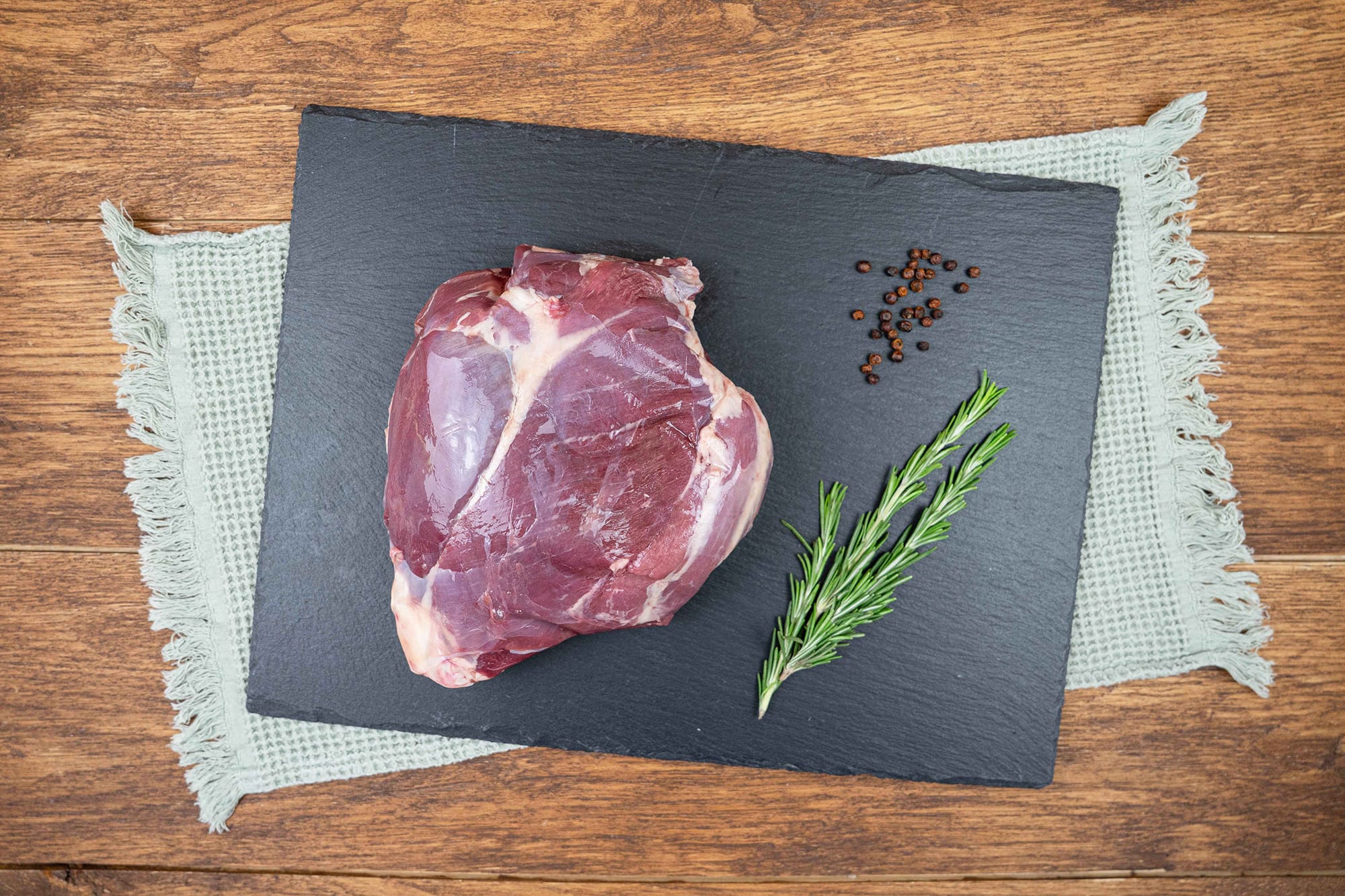 Keile Vom Rind Rehwild Keule mit Knochen – Wildfleisch by wildAF